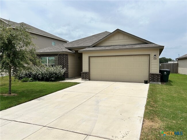 Primary Photo - 724 Stonemanor
