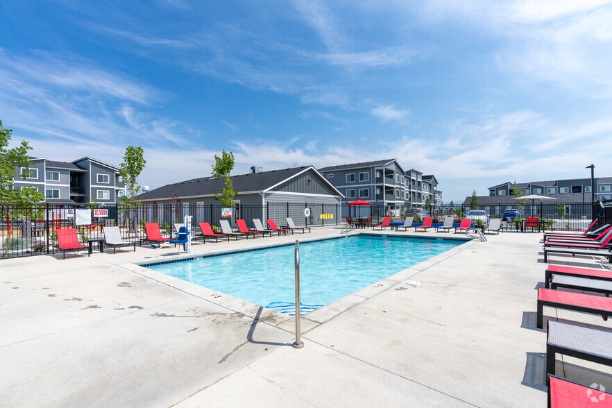 Pool - The Residence at Corbin Crossing