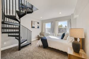 Building Photo - 4332 Falls Rd