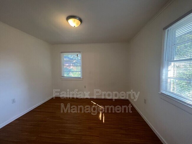 Building Photo - 512 Burlington Ave