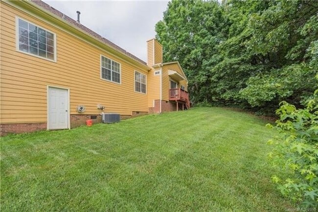 Building Photo - Spacious 4BR House in Charlotte