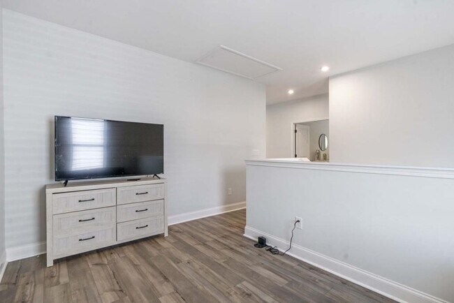 Building Photo - 2595 Whistler Wy NE