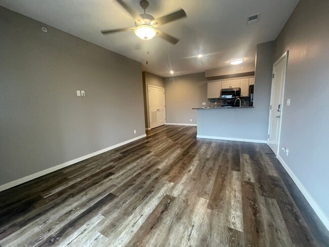Building Photo - 325 Majestic Dr