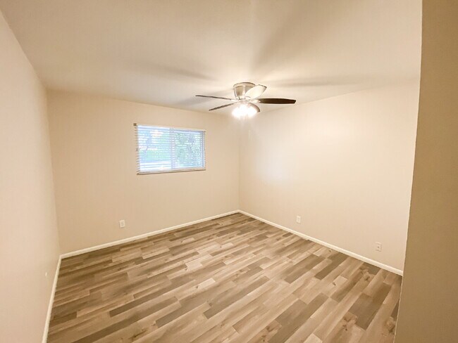 Building Photo - 21 E Alameda Dr