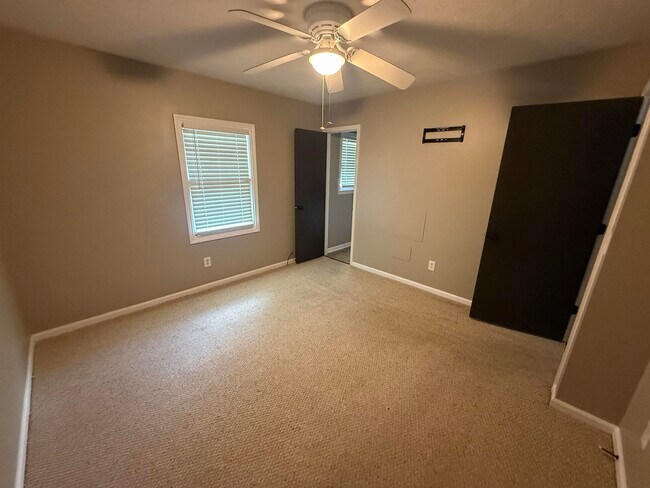 Building Photo - 615 Burcale Rd Cir