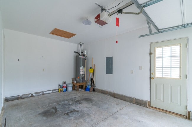 Building Photo - Lovely home in Monroe!