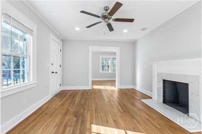 Building Photo - 2140 E 42nd St