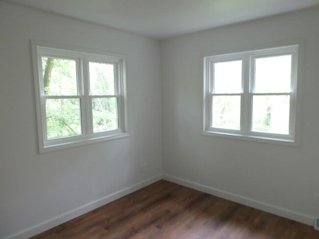 Building Photo - 3 Bedroom 2 Bath Home- Old South West