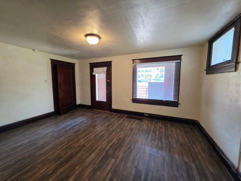 Building Photo - 561 E 100 S