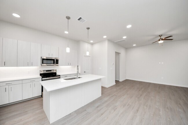 Building Photo - 22022 Ferguson Mdw Ln