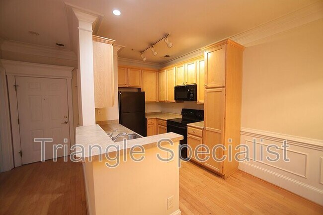 Building Photo - 900 Canenaugh Dr