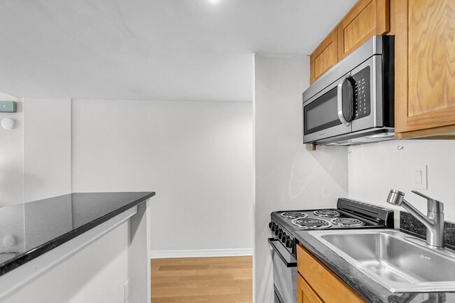 Building Photo - Downtown Charleston Living with Stunning Views