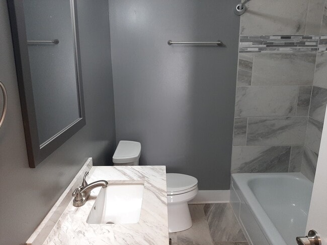 Building Photo - 234 Santa Monica Blvd