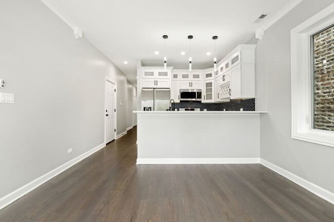 Building Photo - 4605 S Langley Ave
