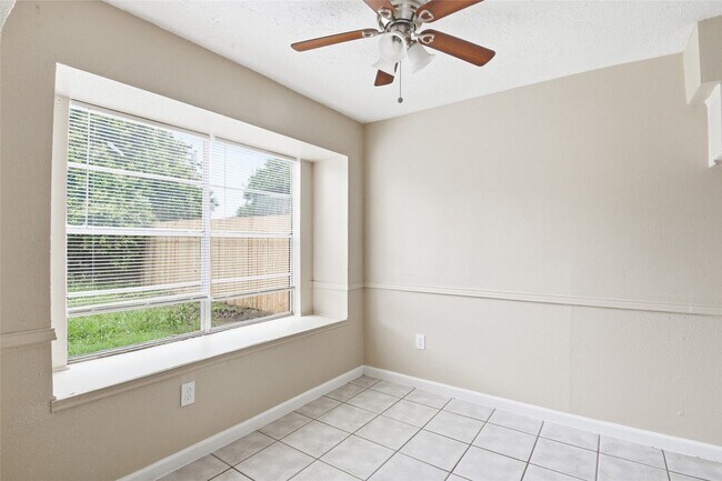 Building Photo - 6122 S Greenpark Dr