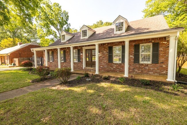 Building Photo - 1539 Brookside Dr