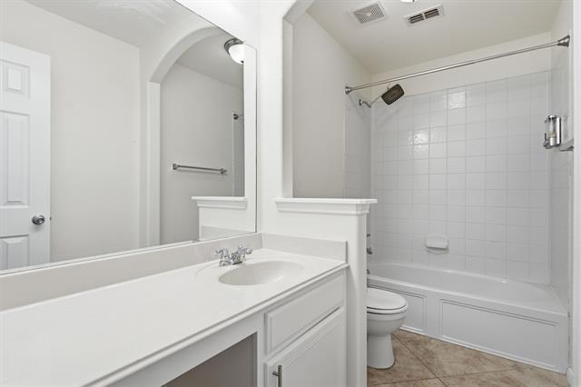 Building Photo - 15636 Gatehouse Dr
