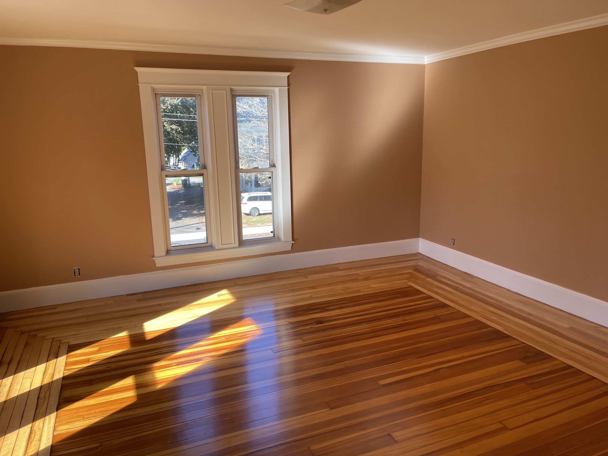 Unit2 Master Bedroom - 101 Walnut St