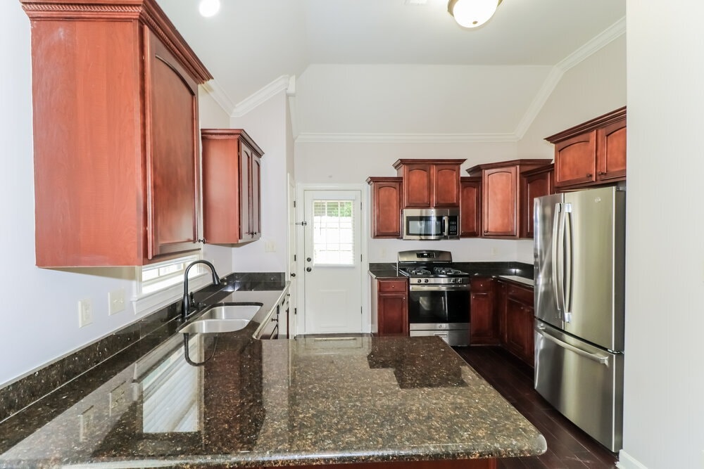 Building Photo - 6832 Lagrange Grove Dr