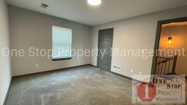 Building Photo - 3 Bedroom, 2.5 Bath Modern Townhome in Nor...