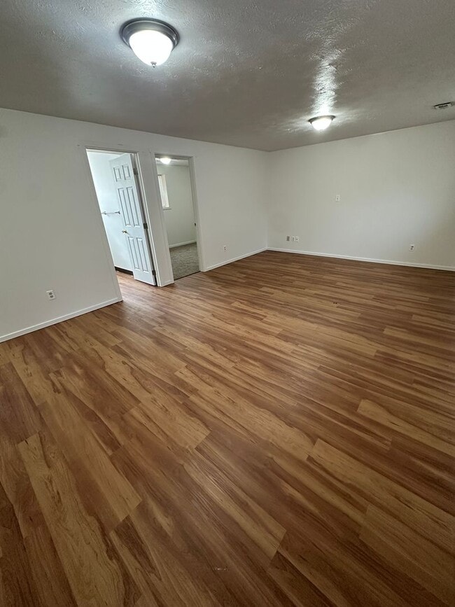 Building Photo - Gorgeous 3 Bedroom 2 Bathroom House!!!! #1101