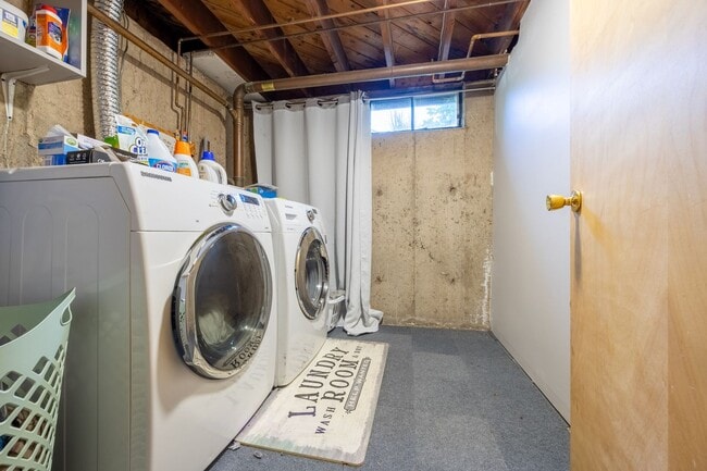 Building Photo - Charming 3-Bedroom Home in a Peaceful Neig...