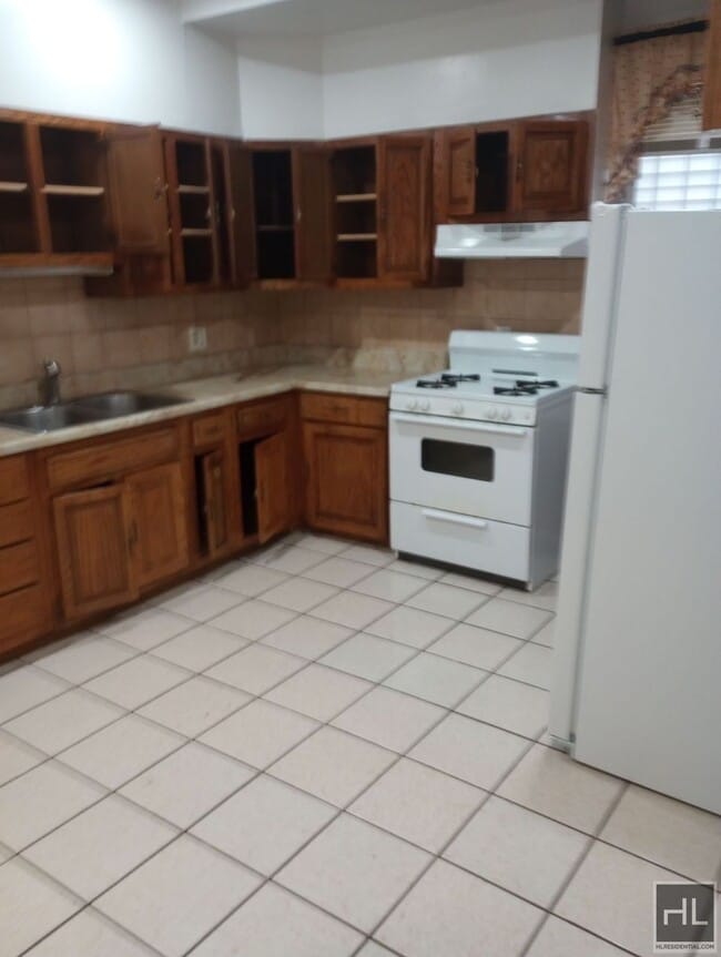 Building Photo - 126 Park Hill Ave