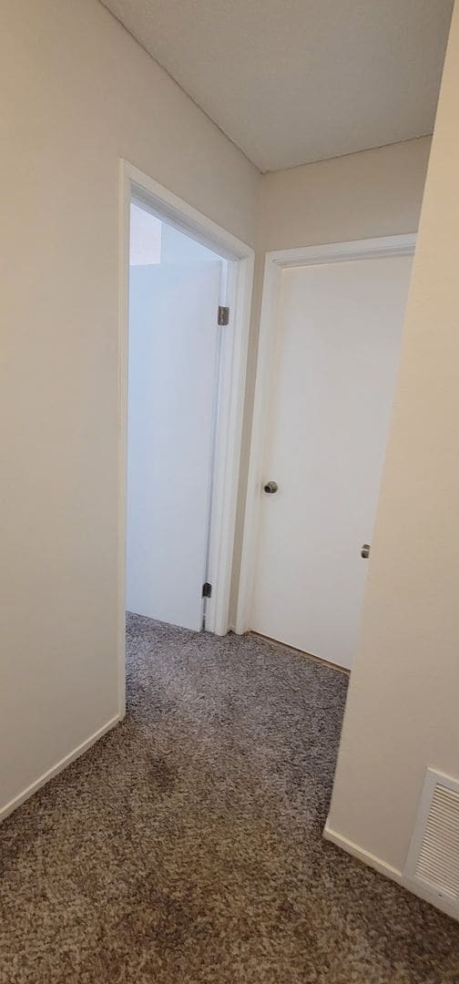 Building Photo - Beautifully Updated 2 Story Unit