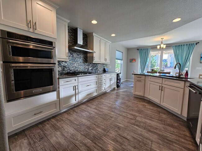 Building Photo - Beautiful 5-bedroom, 5-bathroom home in the desirable Banning Lewis Ranch community!