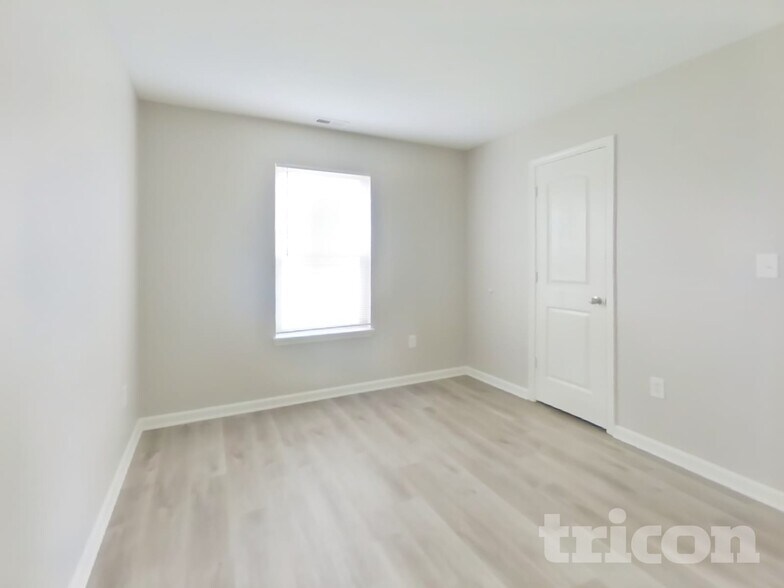 Building Photo - 11491 N Creekside Dr