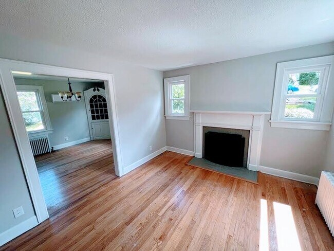 Building Photo - 3 Bedroom Home in Lynchburg