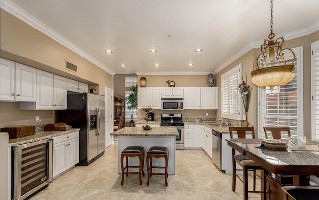 Building Photo - Space, Comfort, and a Neighborhood You’ll ...