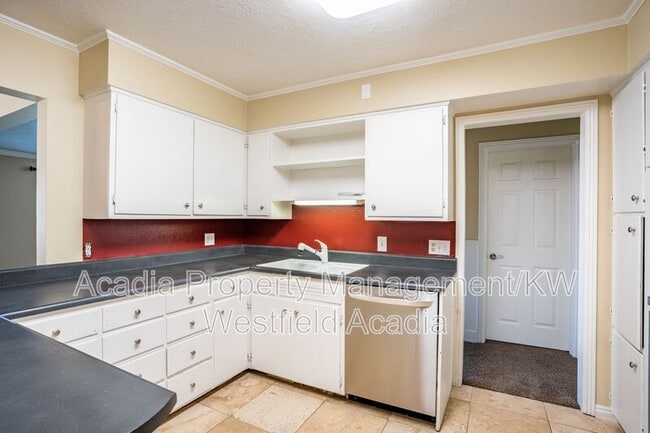 Building Photo - 542 150 E
