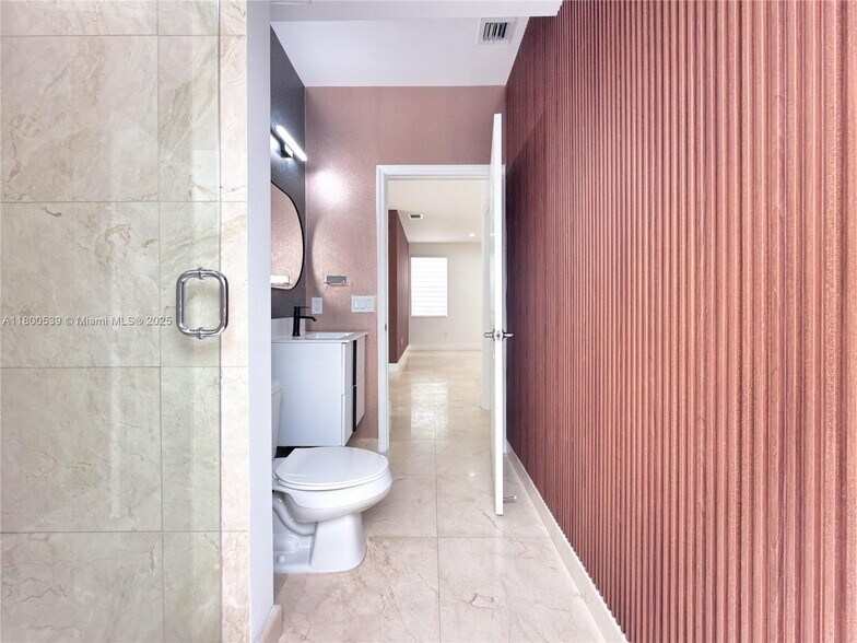 Building Photo - 10423 NW 70th Ln