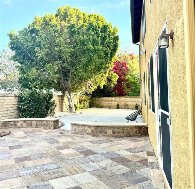 Building Photo - 7036 Sausalito Ave