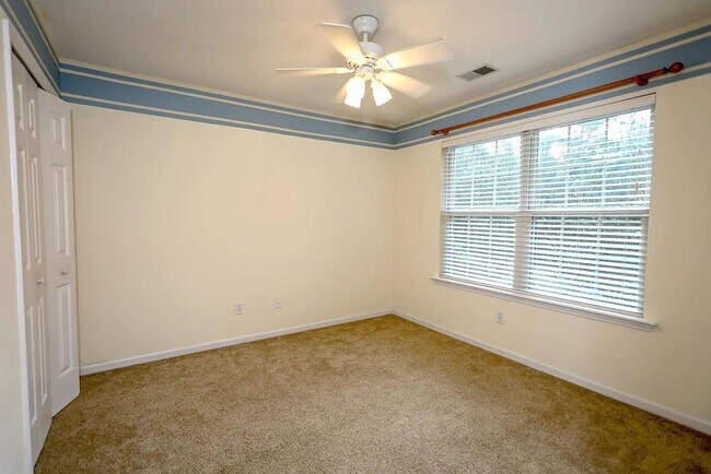 Building Photo - Spacious home located in the beautiful and well-established community of Magnolia Bluff in Lake C...