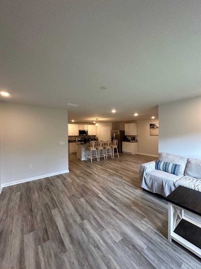 Building Photo - 8670 Pathstone Blvd