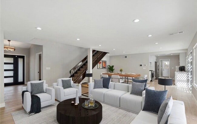 Building Photo - 17552 Wayne Ave