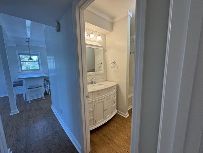 Building Photo - 303 3rd St