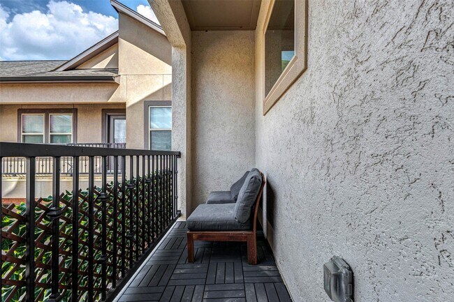 Building Photo - 11005 Upland Forest Dr