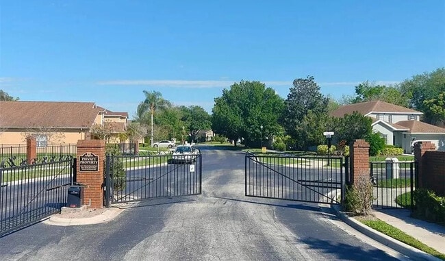 Building Photo - 3673 Seminole Dr