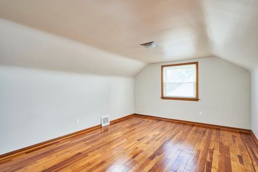 Building Photo - Newly renovated home