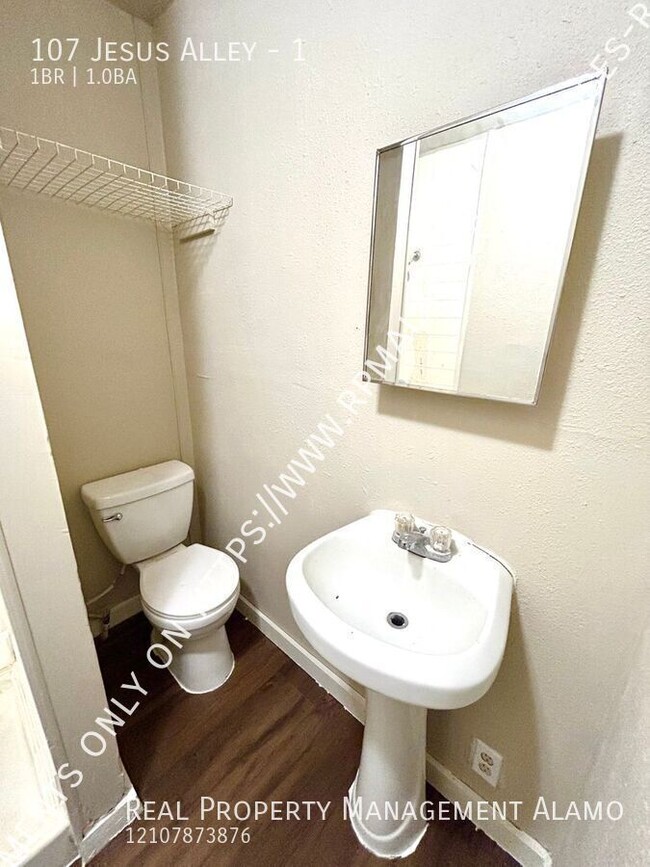 Building Photo - **MOVE-IN SPECIAL** AVAILABLE NOW! Charmin...