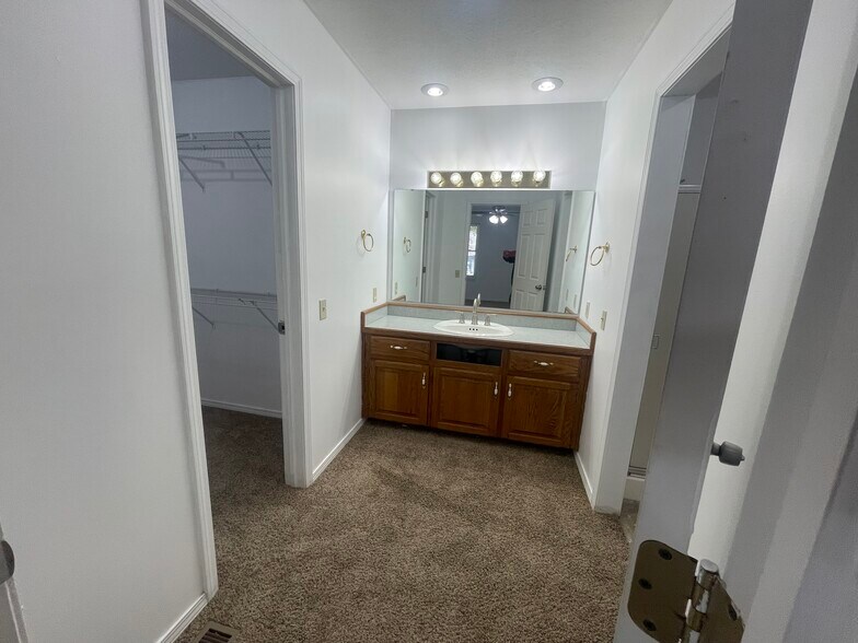 Building Photo - 317 S Market St