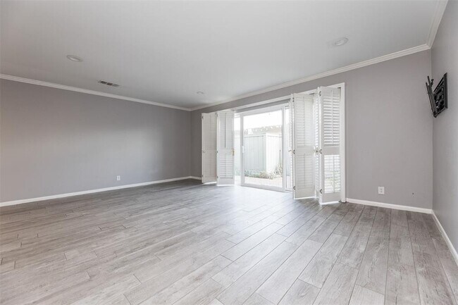 Building Photo - 6307 Del Monte Dr
