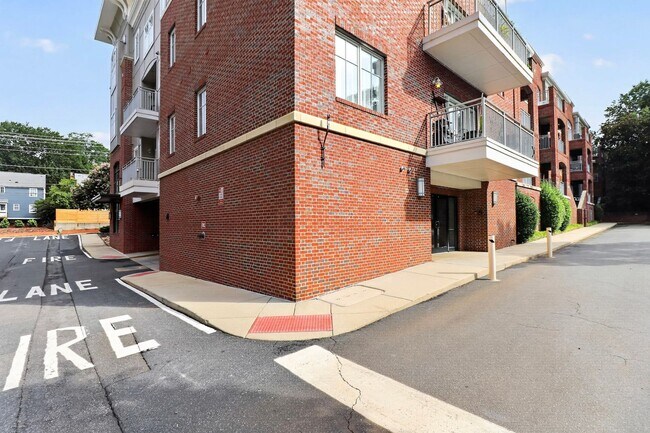 Building Photo - 1829 Kenilworth Ave