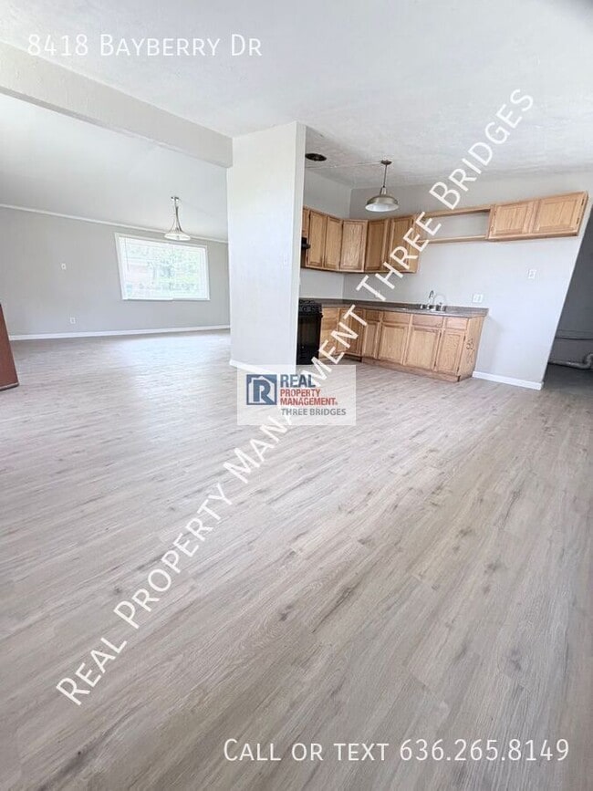 Building Photo - 8418 Bayberry Dr