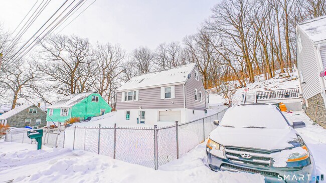 Building Photo - 243 Sunshine Cir