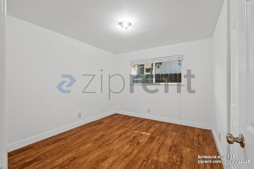 Building Photo - 935 Springoak Way