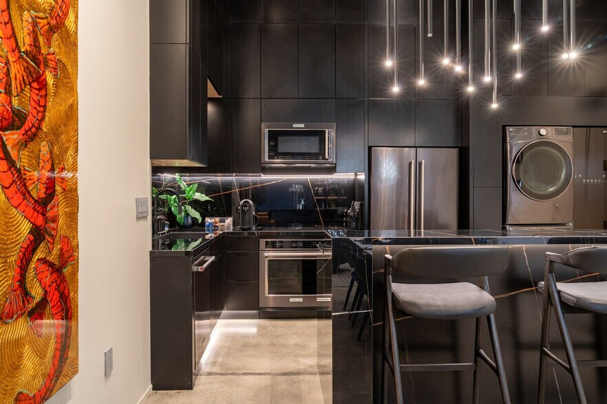 Building Photo - 250 NW 23rd St